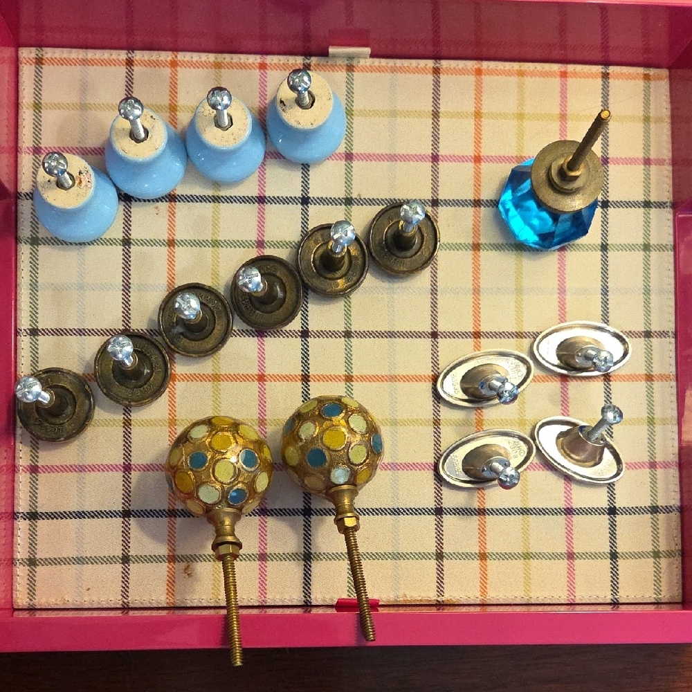 Assorted Decorative Knobs Set - Picture 5 of 9